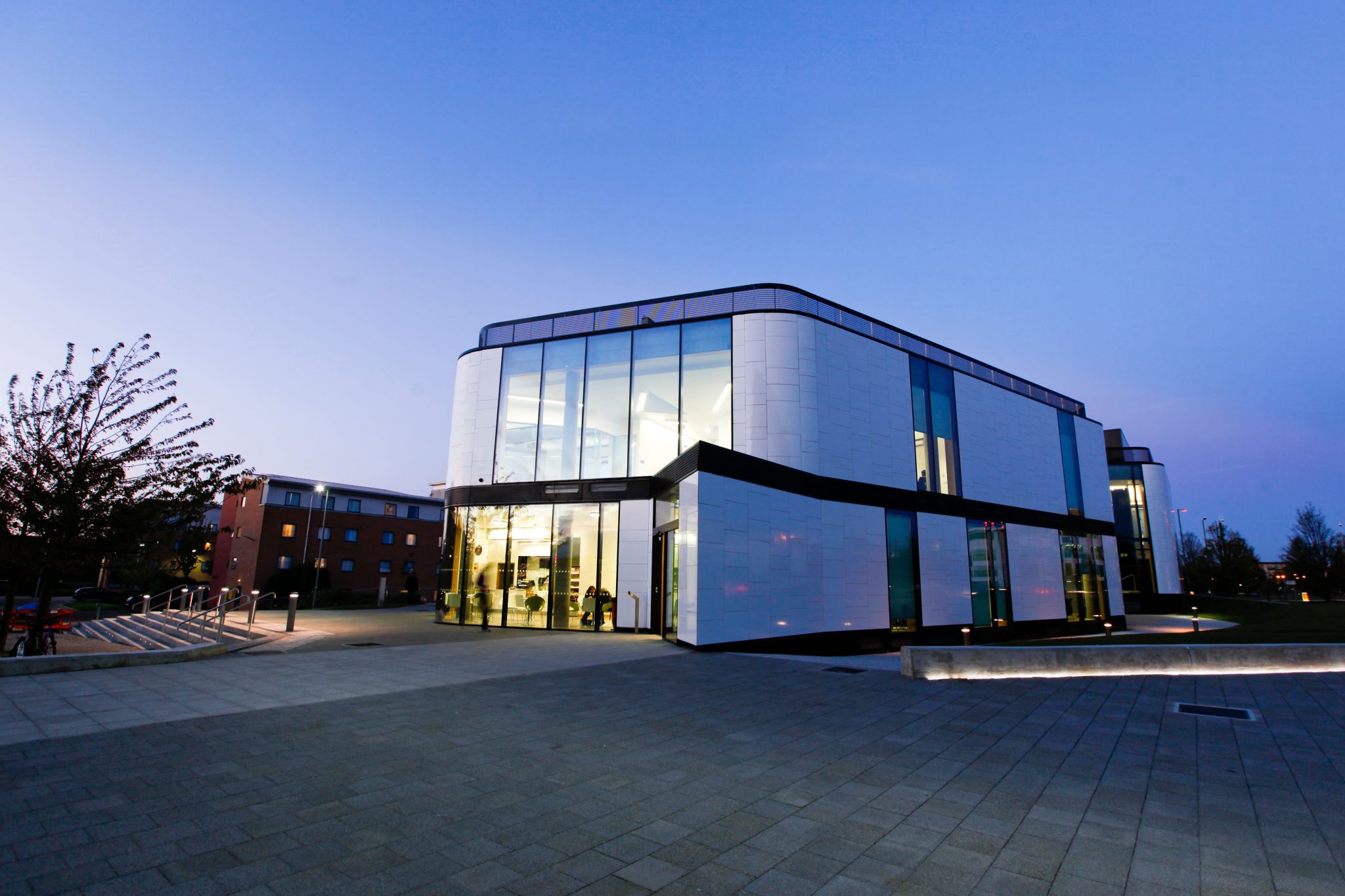 University of hertfordshire. Универсальный университет (University of Hertfordshire). International Uni photo.